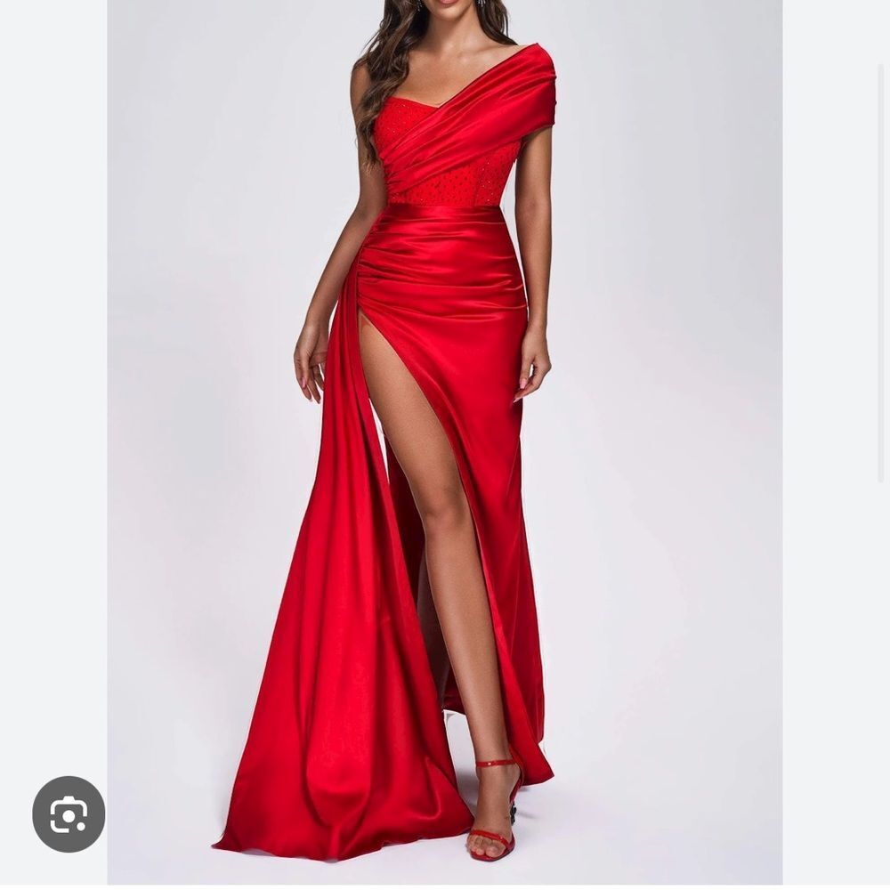 Elegant Red Maxi Dress
